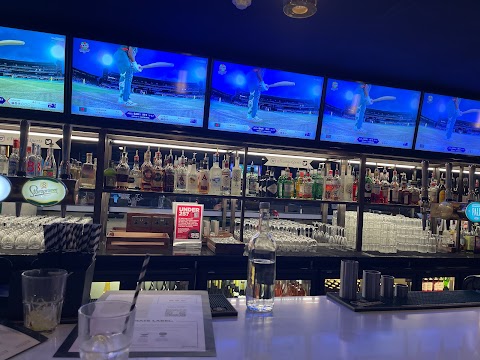 Frankie's Sports Bar & Grill