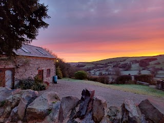 Logfire Holidays - Cottage, Shepherd's Hut and Gypsy Wagon