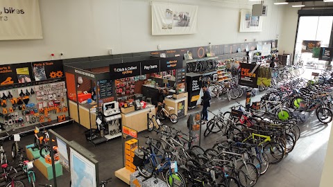 Halfords - Altrincham