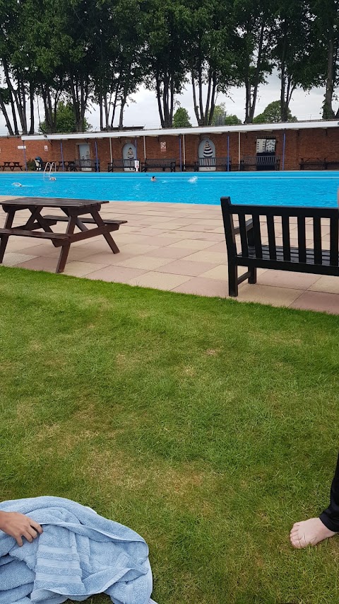 Bourne Outdoor Swimming Pool