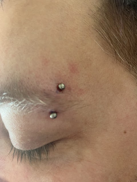 Posh holes body piercing