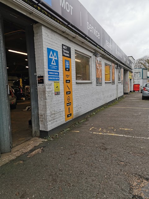 Halfords Autocentre Sandhurst