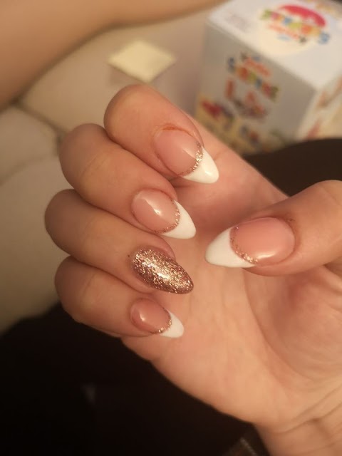 Hollywood Nails UK