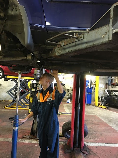 Yardleys Garage | Vehicle MOT, Service and Repair Centre Mansfield