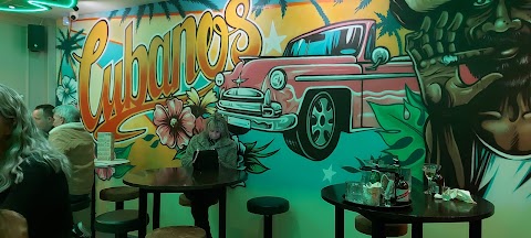 CUBANOS Bar & Grill