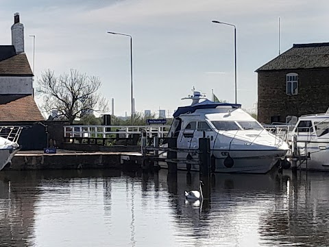 Chesterfield Canal Boat Co