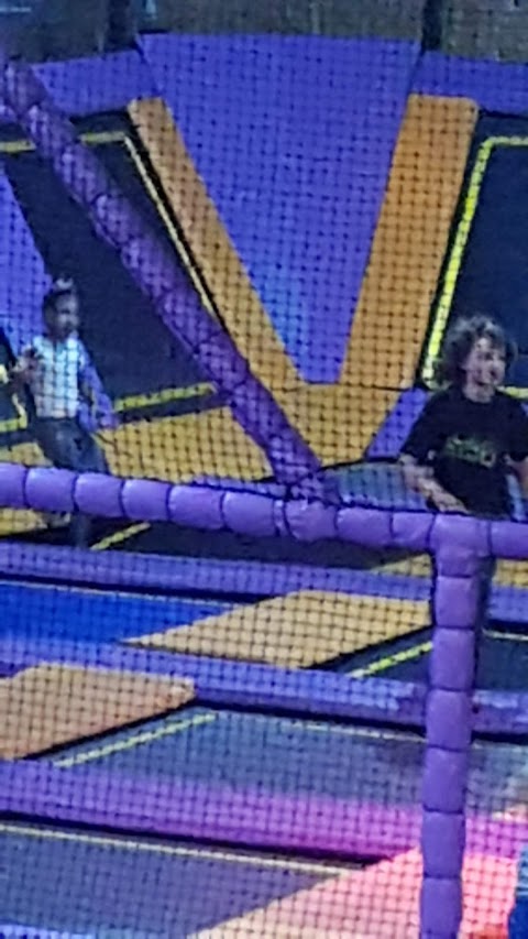 i-Jump Trampoline Park