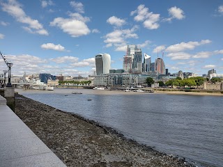 Potters Fields Park