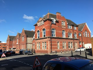 Ysgol Gynradd Holton Primary School