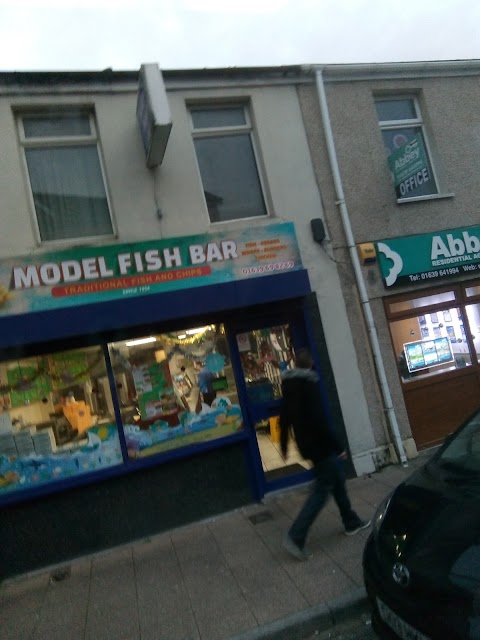 Model Fish Bar