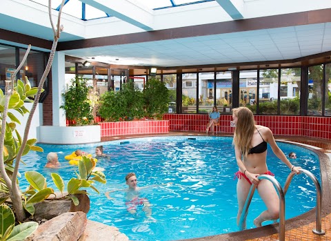 Oasis Leisure Club I Pool, Sauna, Hot Tub, Steam Room, Gym