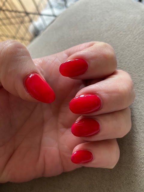 Royal Nails & Beauty