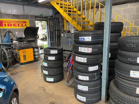 Holbrook Tyres and Exhausts