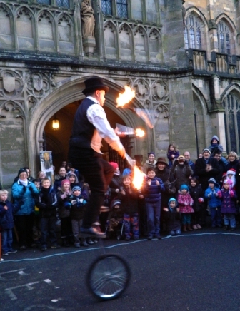 Solo Circus - Circus Skills Entertainer