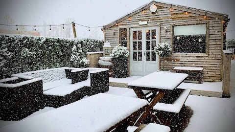 The Waterside Restaurant Garden & Cabin