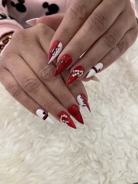 Hollywood Nails