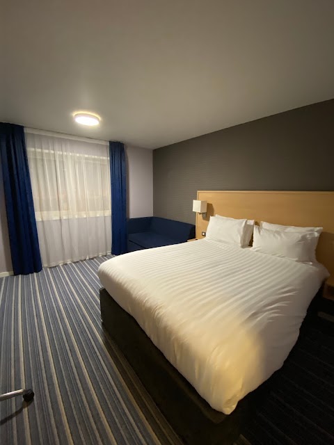 Holiday Inn Express Manchester Airport, an IHG Hotel