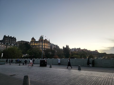 Waverley Bridge TravelHub