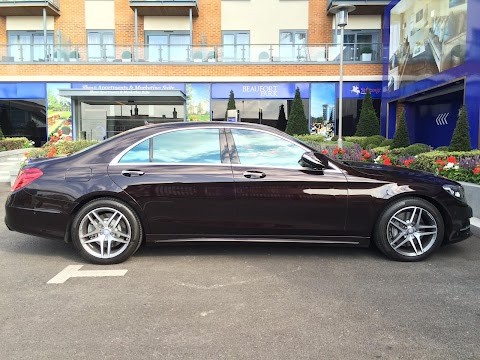 A chauffeurs- Professional Luxury Chauffeur Services London & UK Wide