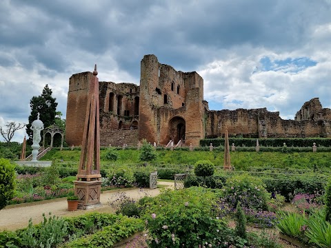 Kenilworth Castle and Elizabethan Garden