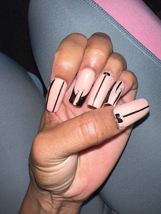 A&T nails