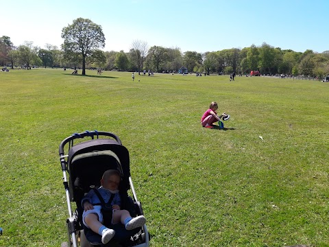 Moss Bank Park, Car Park