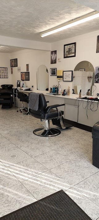 PHILLIPS GENTS &LADIES HAIR STUDIO