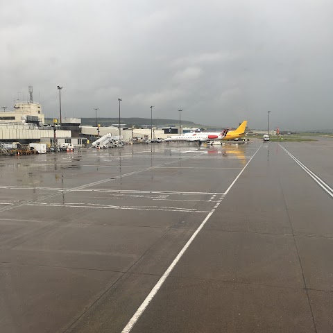 Aberdeen airport charged drop off area