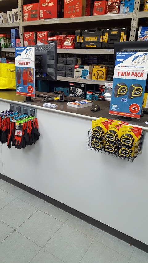 Screwfix Woodley