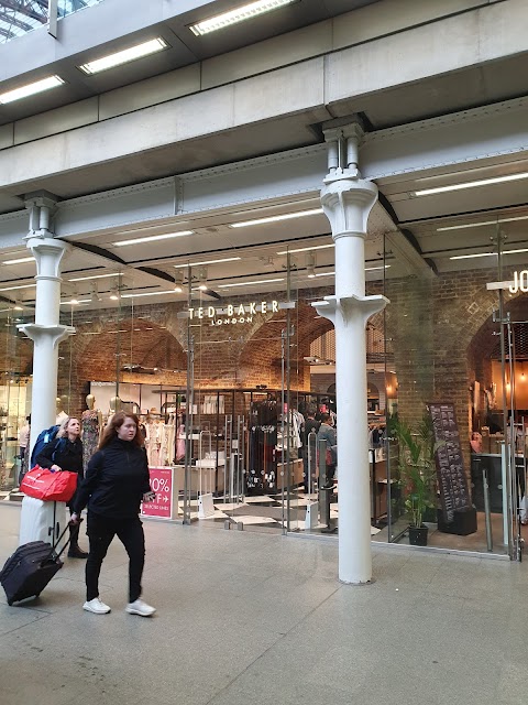 Ted Baker - St. Pancras Store