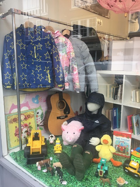 Fara Kids Charity Shop - Barnes