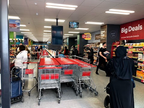 Iceland Supermarket Reading