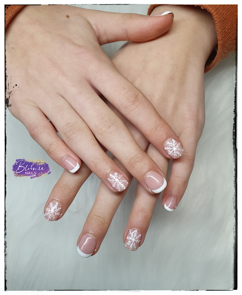 Bloomie Nails