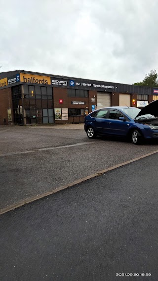 Halfords Autocentre Bracknell