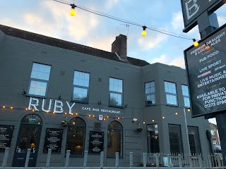 RUBY Pub & Hotel