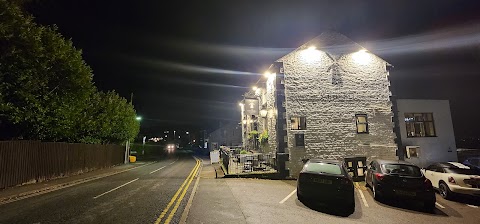 The Windmill Hotel - Public House & Restaurant