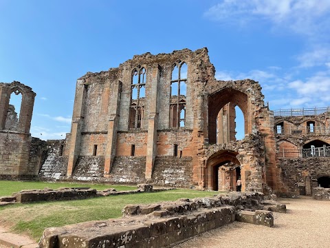 Kenilworth Castle and Elizabethan Garden