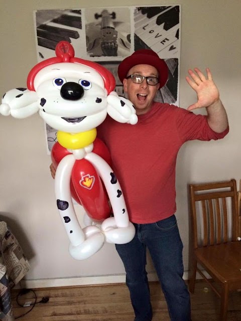 Benny Balloon - Children's Party Entertainer - Magic, Balloons & Kids Discos