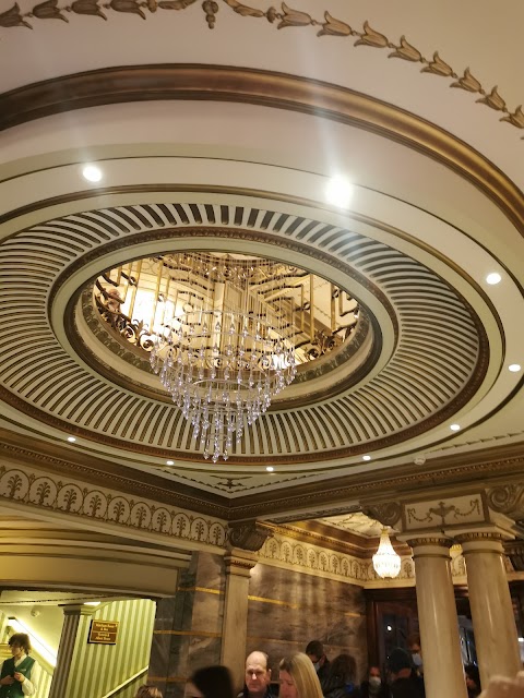 Victoria Palace Theatre