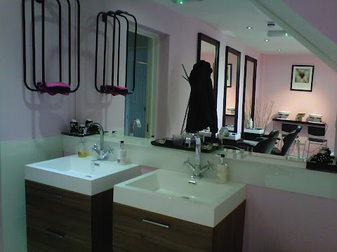 iBar Beauty Salon & Nail Bar