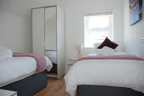 Coach House Serviced Apartment - Lotus Accommodation