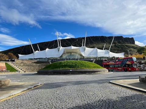 Dynamic Earth