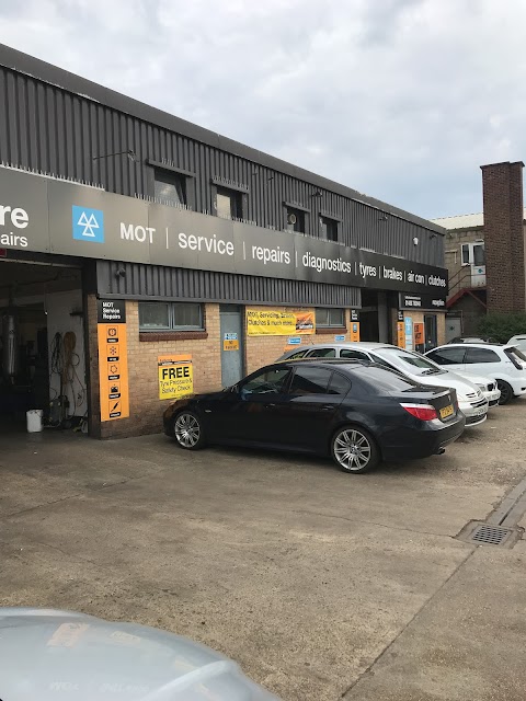 Halfords Autocentre (Woking)