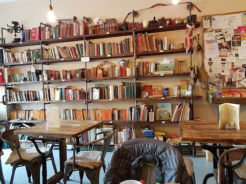 The Globe - Coffee & Books