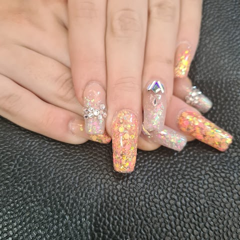 Natalie's nails & Beauty