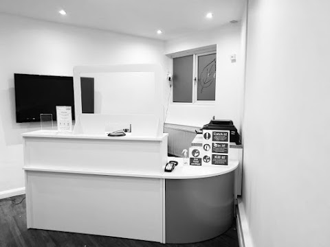 Escentics Dental & Implant Centre