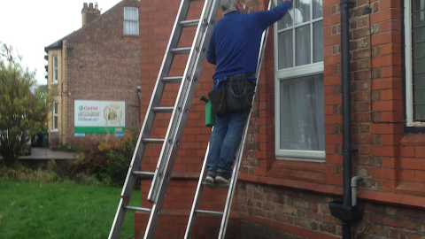Altrincham Window Cleaners / Hale Bowdon / Wilmslow