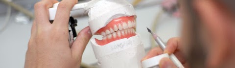Cosmetic Denture Clinic