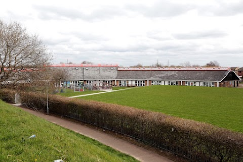 Ysgol Gynradd Nant yr Helygen / Willowbrook Primary School