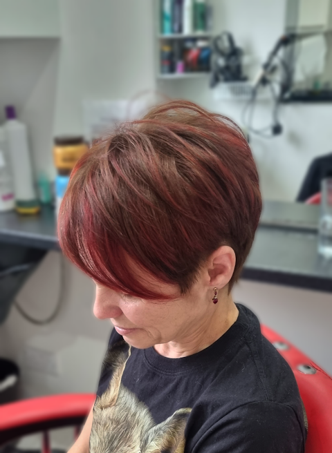 Hairdresser. Hair By Magda. Polski fryzjer. Feltham/Hanworth Hounslow